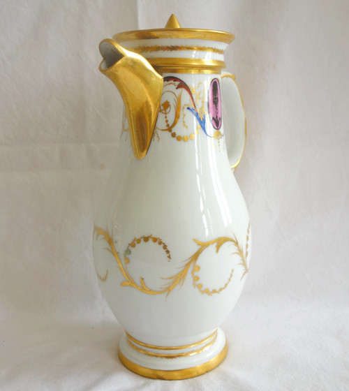 Porcelain coffee pot, Directoire Consulat period - late 18th century circa 1800