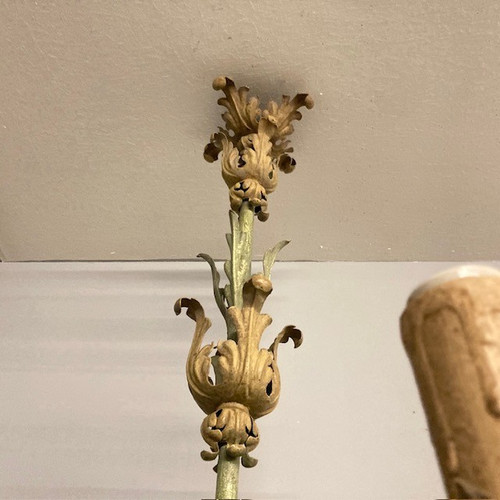 Lustre ancien à 8 lumières en fer forgé. Fin du 19ème siècle, peint. Dimensions :H 108 dia 95