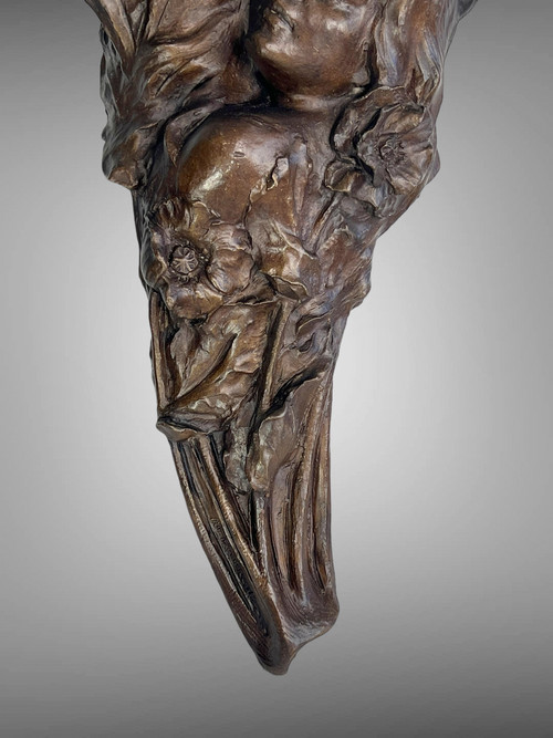 GRANDE SCULPTURE ART DÉCO EN TERRE CUITE SIGNÉE REPRÉSENTANT UNE PENDULE