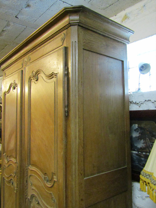 Lorraine wardrobe