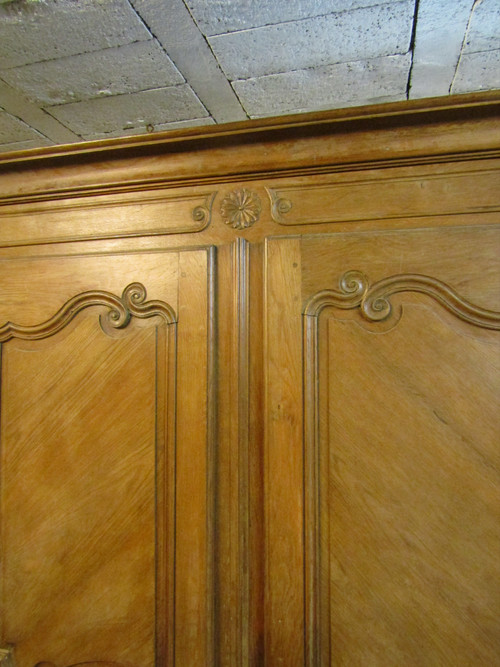 Lorraine wardrobe