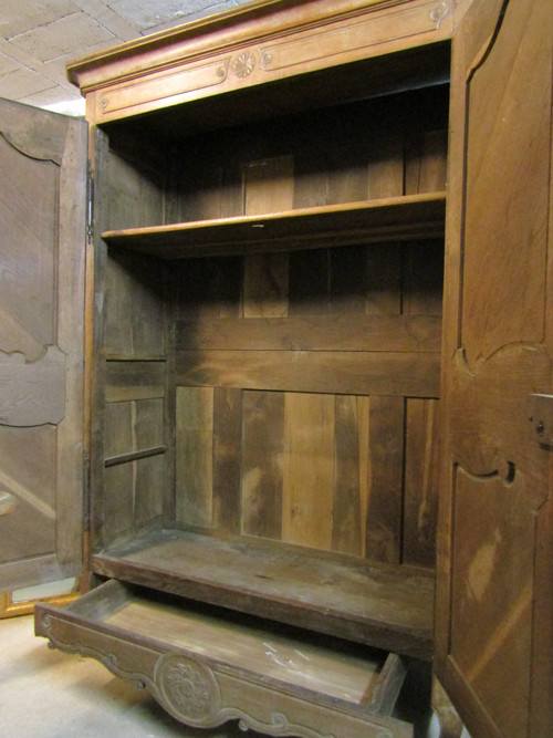 Lorraine wardrobe