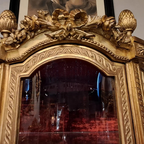 Louis XVI period display case, carved and gilded wood