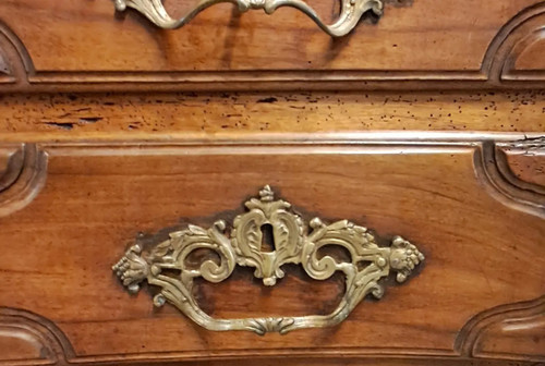 Commode XVIII noyer blond massif 