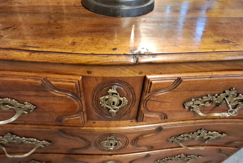 Commode XVIII noyer blond massif 