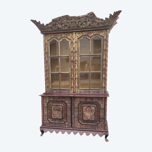 Vetrina asiatica in legno intagliato, fine XIX inizio XX secolo
