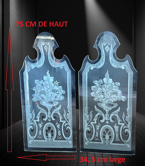 PAIRE DE VITRES DES ANNÉES 1900 DE BISTROT EN VERRE DÉPOLI ET GRAVÉ A L'ACIDE