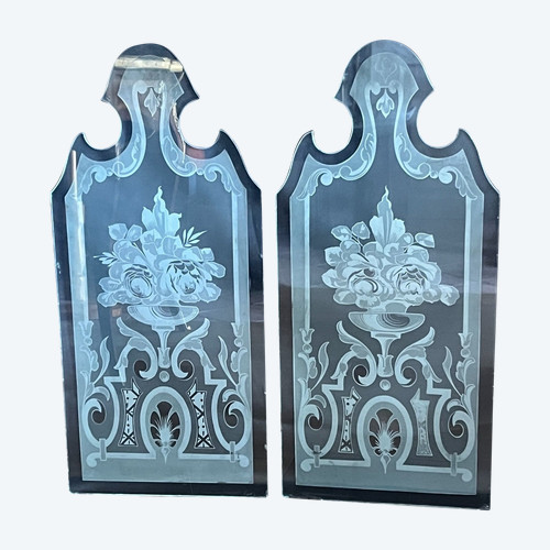 PAIRE DE VITRES DES ANNÉES 1900 DE BISTROT EN VERRE DÉPOLI ET GRAVÉ A L'ACIDE