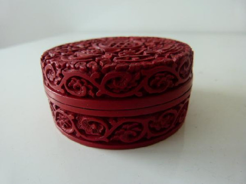 Antique box in red lacquer from China or Indochina