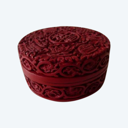 Antique box in red lacquer from China or Indochina
