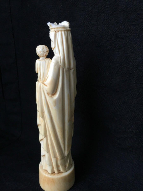 Madonna col Bambino del XIX secolo scolpita a mano