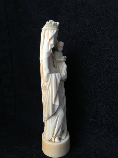 Madonna col Bambino del XIX secolo scolpita a mano