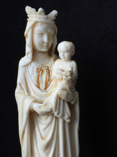Madonna col Bambino del XIX secolo scolpita a mano