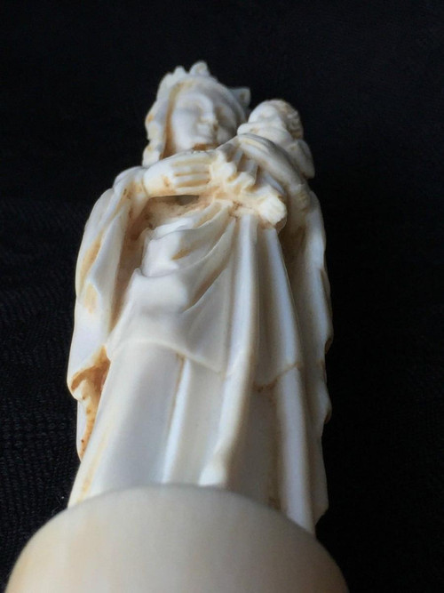 Madonna col Bambino del XIX secolo scolpita a mano