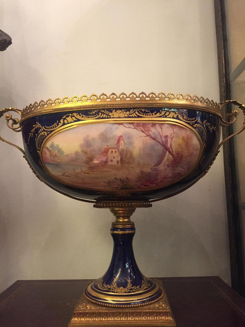 De Sèvres earthenware bowl
