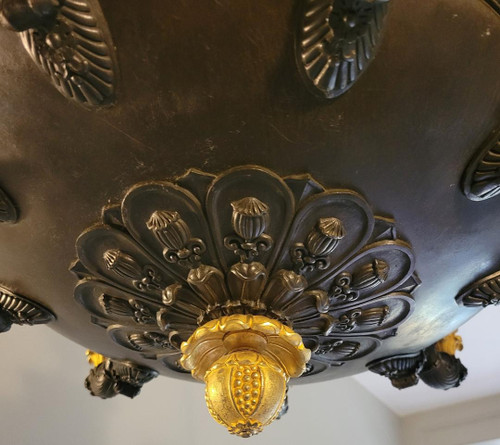 Kronleuchter aus vergoldeter und patinierter Bronze aus der Restaurationszeit