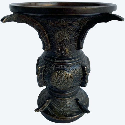 Japanese bronze vase with gilding, chiseled decoration of animals and fins, 19th century