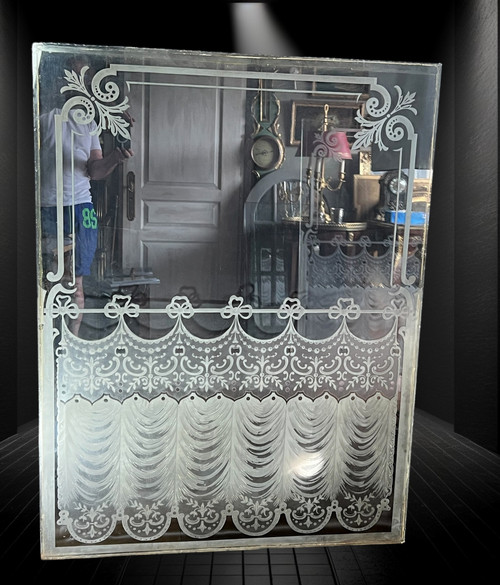 GRANDE PAIRE DE VITRES ANCIENNES DE BISTROT EN VERRE DÉPOLI ET GRAVÉ A L'ACIDE