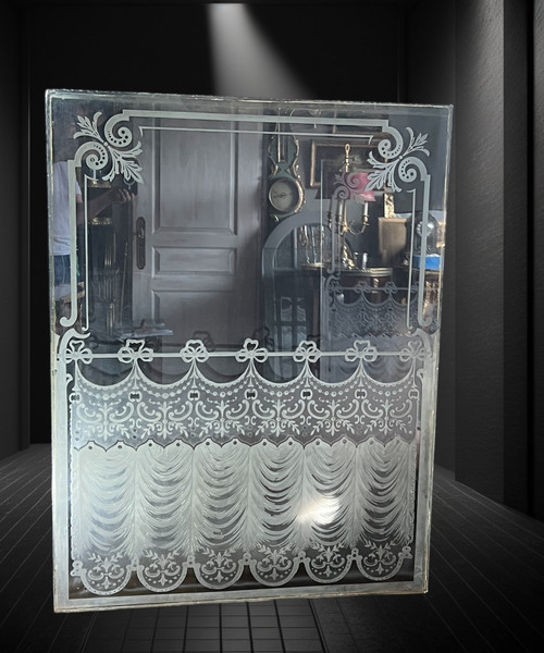 GRANDE PAIRE DE VITRES ANCIENNES DE BISTROT EN VERRE DÉPOLI ET GRAVÉ A L'ACIDE
