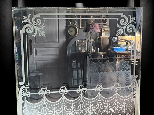 GRANDE PAIRE DE VITRES ANCIENNES DE BISTROT EN VERRE DÉPOLI ET GRAVÉ A L'ACIDE