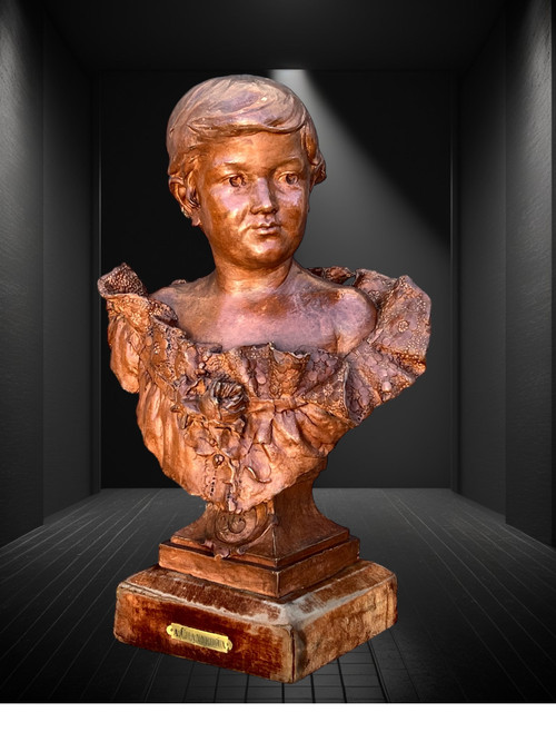 BUSTO DI GIOVANE DONNA IN TERRACOTTA SU BASE IN LEGNO FIRMATO “A.