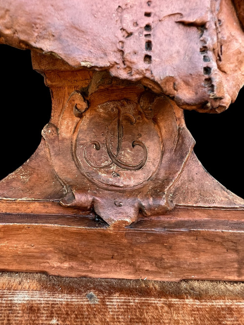BUSTO DI GIOVANE DONNA IN TERRACOTTA SU BASE IN LEGNO FIRMATO “A.