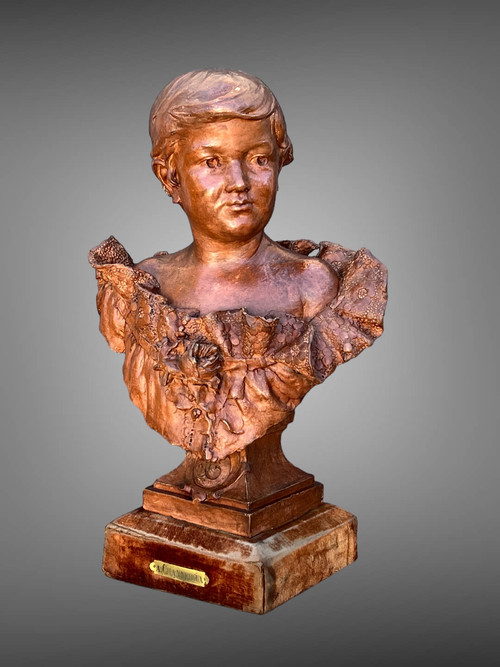 BUSTO DI GIOVANE DONNA IN TERRACOTTA SU BASE IN LEGNO FIRMATO “A.