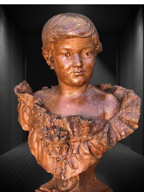 BUSTO DI GIOVANE DONNA IN TERRACOTTA SU BASE IN LEGNO FIRMATO “A.