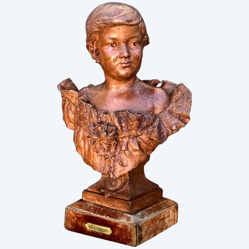 BUSTO DI GIOVANE DONNA IN TERRACOTTA SU BASE IN LEGNO FIRMATO “A.