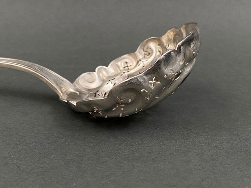 Cuillère à saupoudrer en argent XIXe poinçon Minerve orfèvre LL
