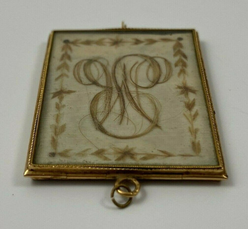 Pendentif en or XIXe travail de cheveux poinçon
