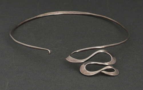 Rigid modernist necklace 1960-1970 in crab hallmarked silver