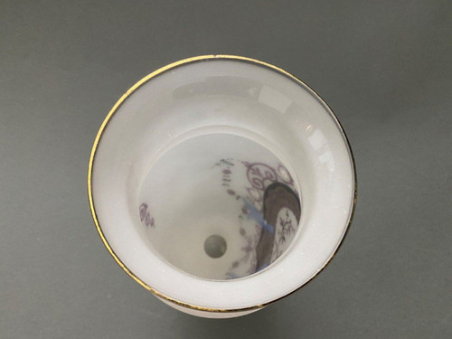 Vase en opaline fin XIXe décor émaillé Louis XVI