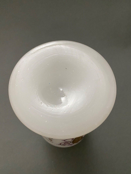 Vase en opaline fin XIXe décor émaillé Louis XVI