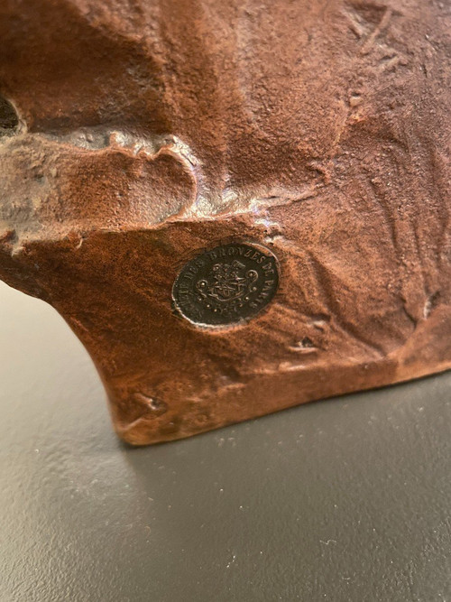 Elegante Scultura in Bronzo con Cappello del XIX Secolo
