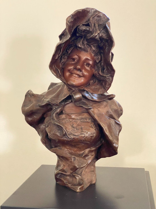 Elegante Scultura in Bronzo con Cappello del XIX Secolo