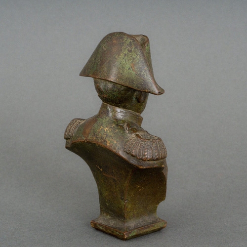 Busto di Napoleone in bronzo del XIX secolo con soggetto in patina marrone sfumata e finemente cesellato