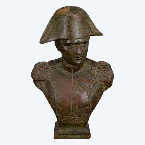 Busto di Napoleone in bronzo del XIX secolo con soggetto in patina marrone sfumata e finemente cesellato