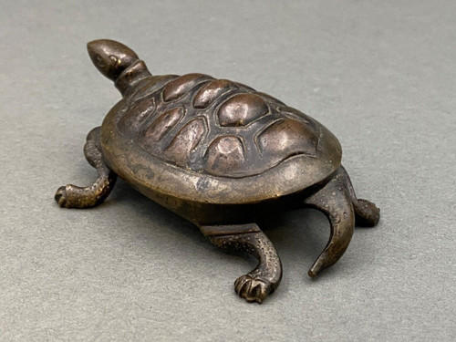Turtle in 19th-century bronze with chocolate brown patina and fine chasing
