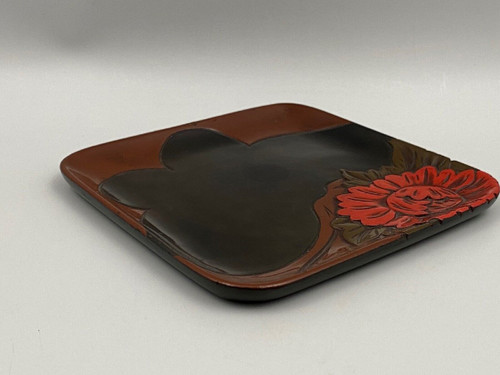 Japanese lacquer presentation tray, floral decor 20th century