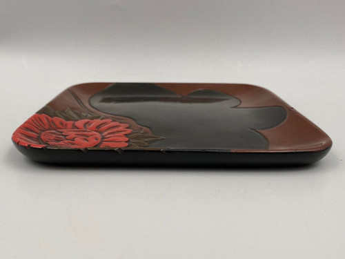 Japanese lacquer presentation tray, floral decor 20th century