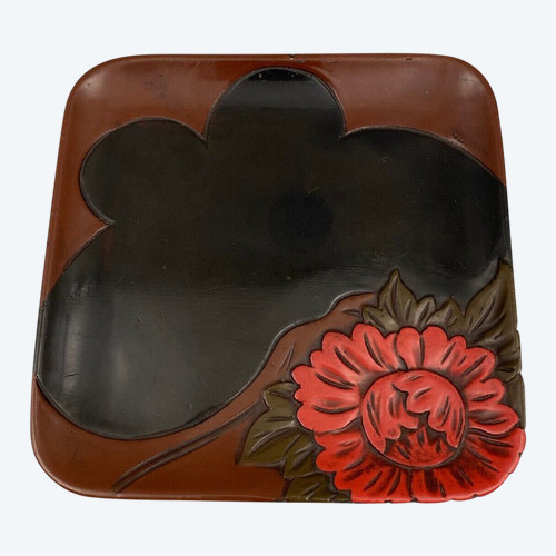 Japanese lacquer presentation tray, floral decor 20th century