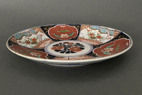Large dish in Imari porcelain, 19th century, floral design