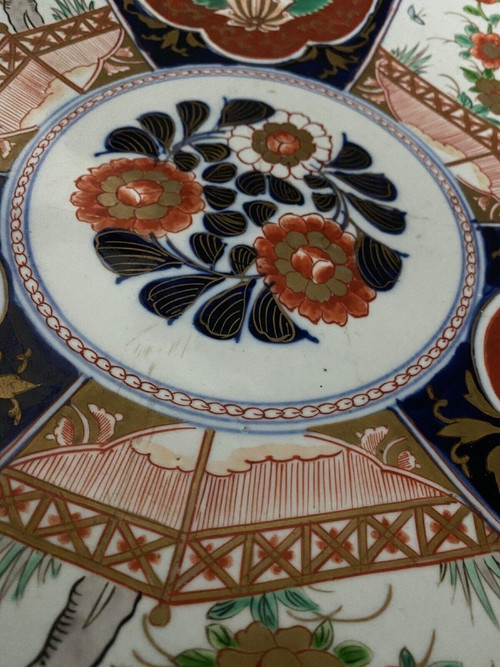 Large dish in Imari porcelain, 19th century, floral design
