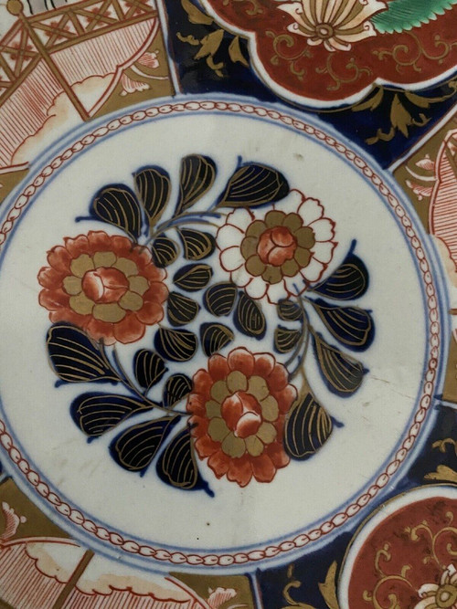 Large dish in Imari porcelain, 19th century, floral design