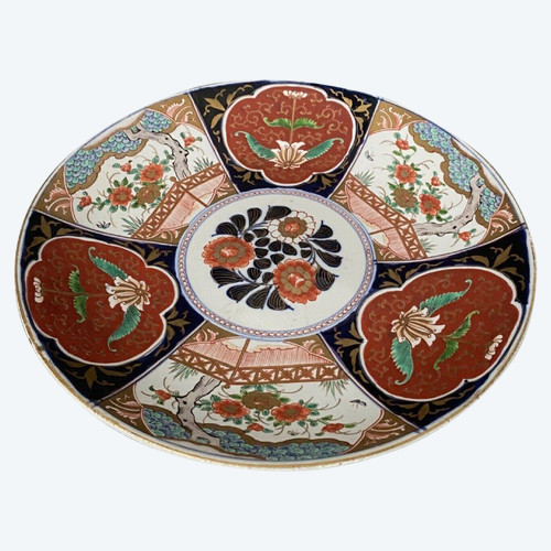 Large dish in Imari porcelain, 19th century, floral design