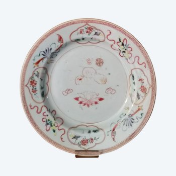 Belle assiette en porcelaine de la Compagnie des Indes 