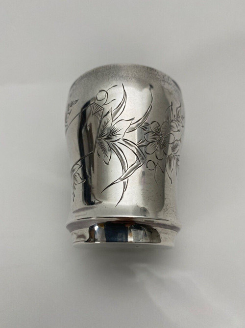 Silver cup, Minerva hallmarks and RB goldsmith engraving floral decoration