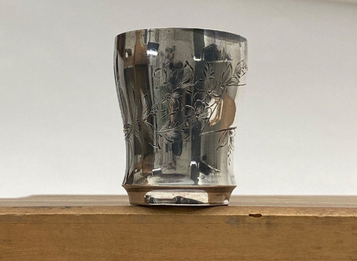 Silver cup, Minerva hallmarks and RB goldsmith engraving floral decoration