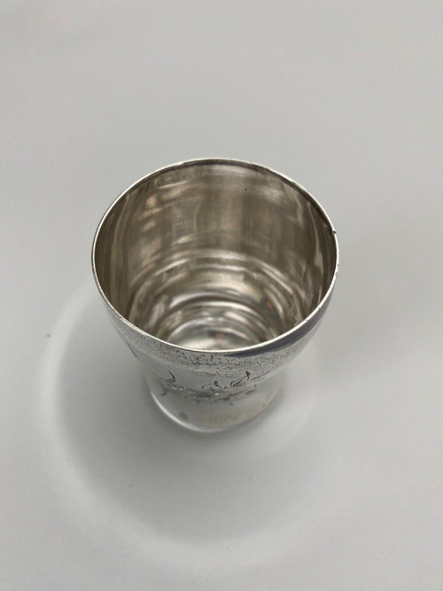 Silver cup, Minerva hallmarks and RB goldsmith engraving floral decoration